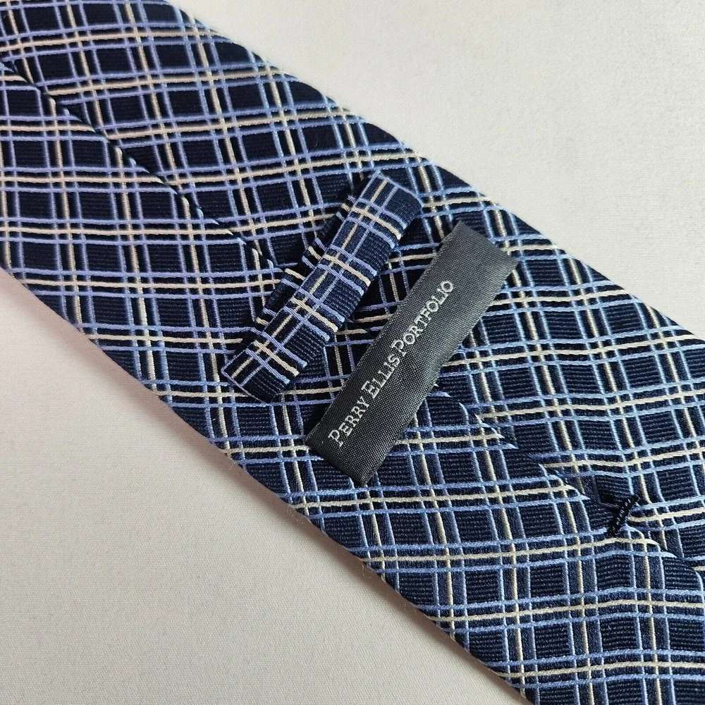Perry Ellis Portfolio 100% Silk Hand Made Tie‎ Geometric Blue 3.75